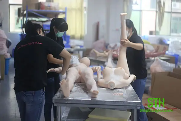 quy trình kiểm tra chất lượng khi sản xuất búp bê tình yêu